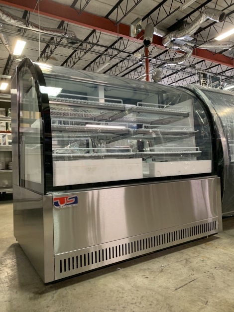 US Refrigeration USRUCGBC-50 50" Curved Glass Refrigerated Bakery Display Case on Casters