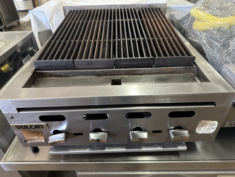 Vulcan VACB25 25"W x 31"D Low Profile High Volume Heavy Duty Counter Model Gas Charbroiler 68K BTU w/Quick Disconnect Gas Valve